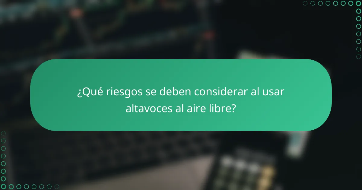 ¿Qué riesgos se deben considerar al usar altavoces al aire libre?